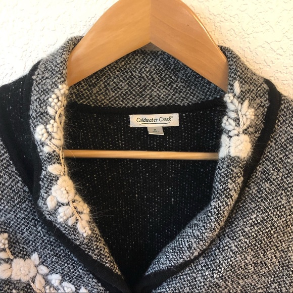Sweater with embroidered detail - Picture 8 of 11